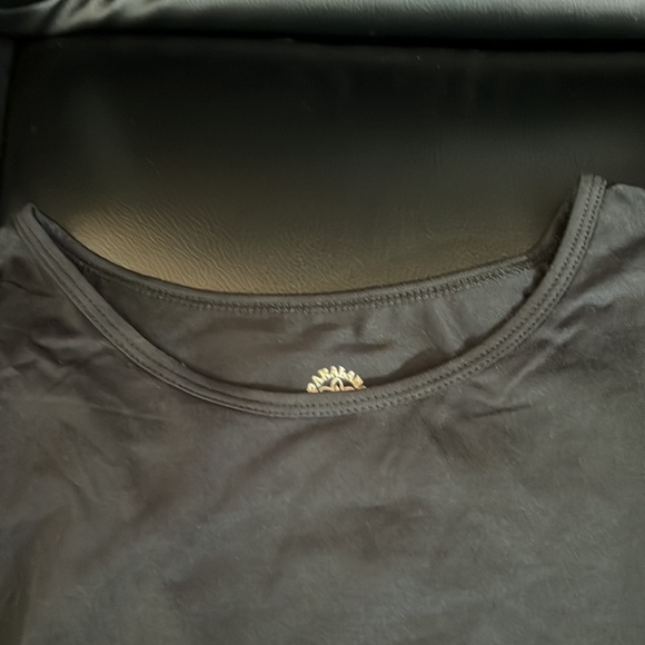 New Pakalaha Studios Top - Picture 3 of 7